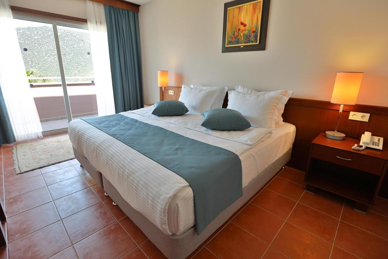 Happy Hotel