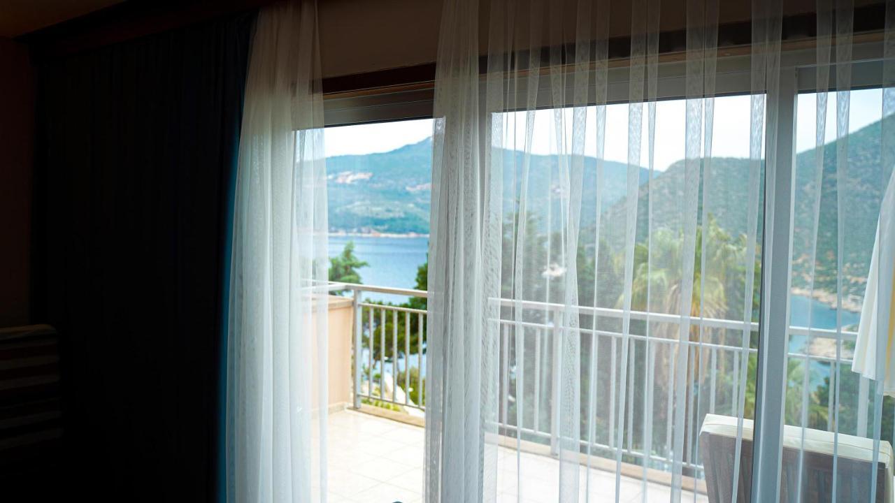 Happy Hotel